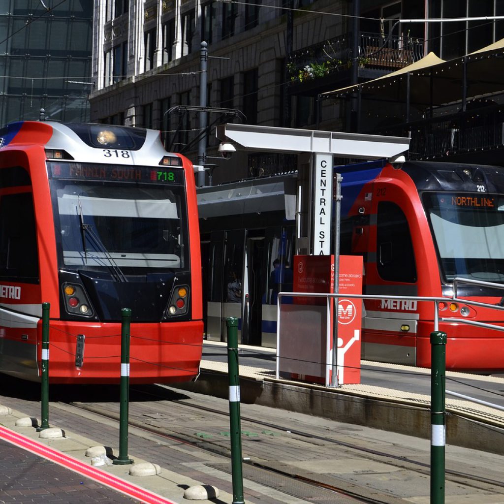 metro-met-traffic-line-for-safety-pedestrians